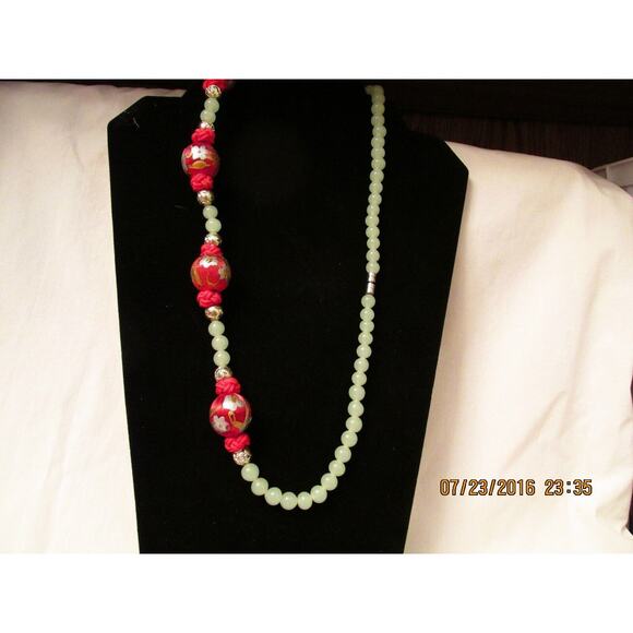 Lovely Estate Vintage JADEITE BEAD 24" NECKLACE with 5 Silk Beads 61g - Picture 2 of 6